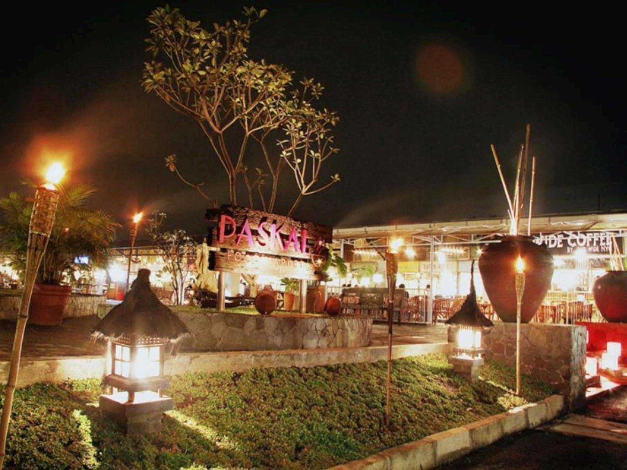 Hyper Inn Bandung Exterior photo