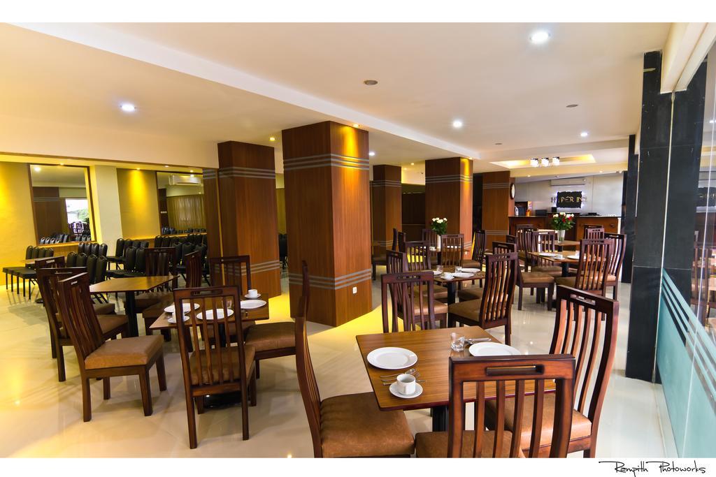 Hyper Inn Bandung Exterior photo
