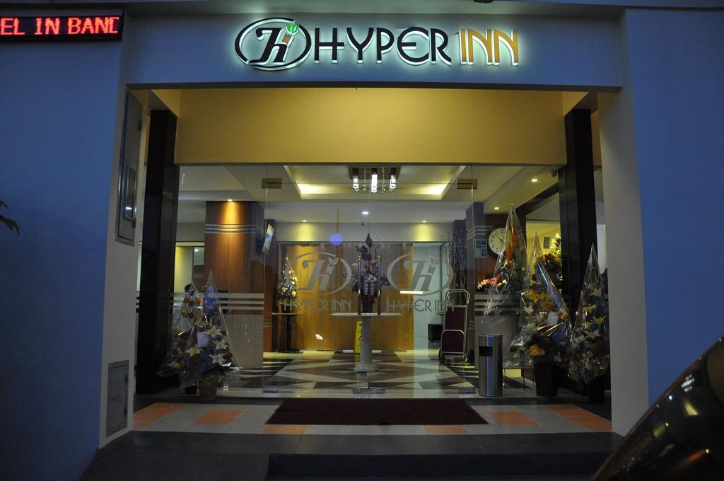 Hyper Inn Bandung Exterior photo